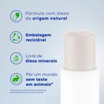 hidratante-labial-nivea-original-care-disney-mickey-e-amigos-4-8g-5