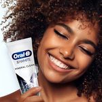 creme-dental-oral-b-3d-white-mineral-clean-com-carvao-70g-4
