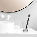 escova-dental-oral-b-indicator-black-sensitive-com-carvao-2-unidades8